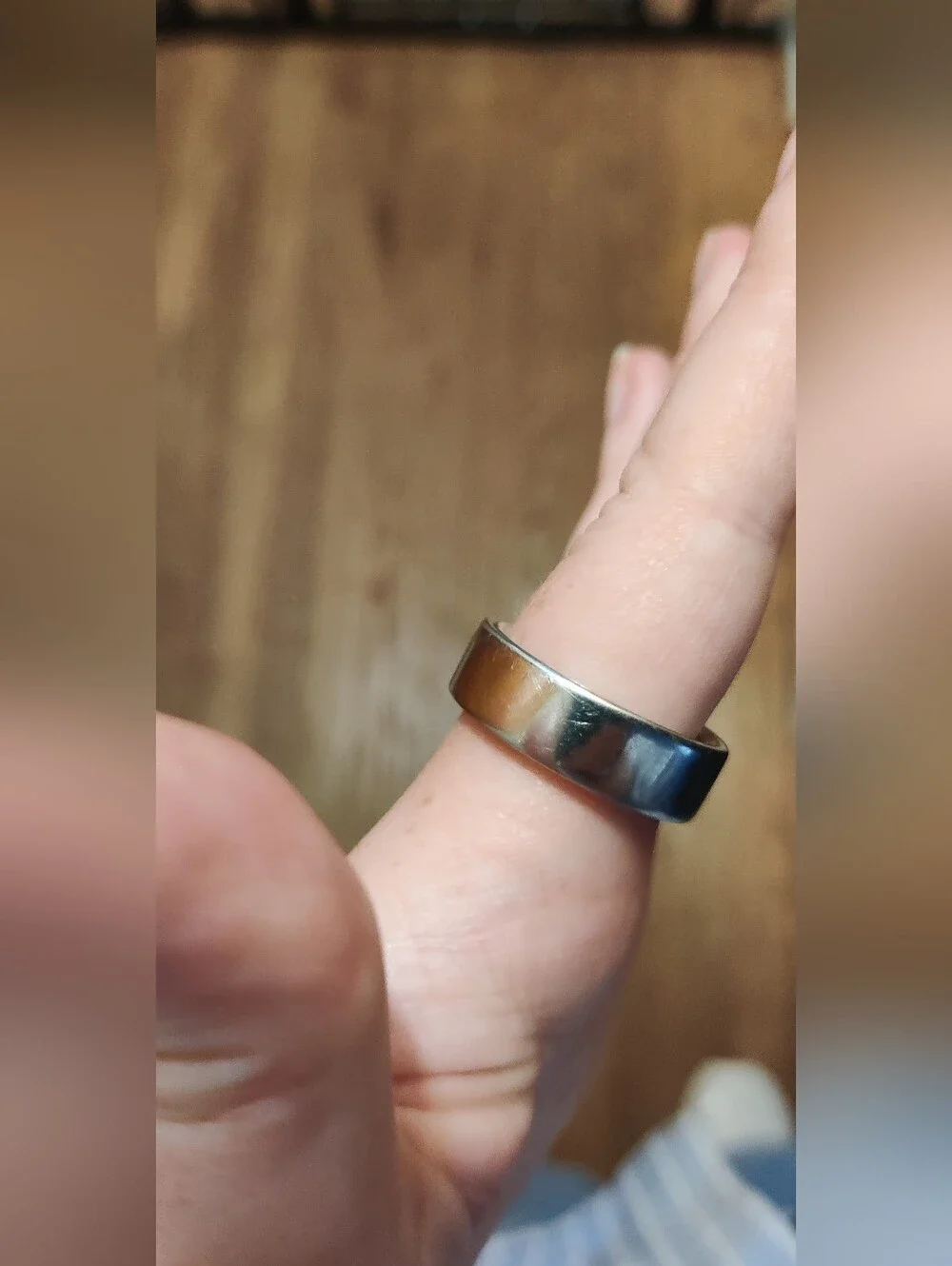 Silver Oura Ring Generation 4 Size 12 and charging base
